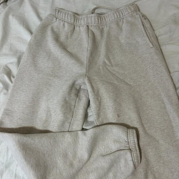 TNA Mega sweatpants - Picture 1 of 3